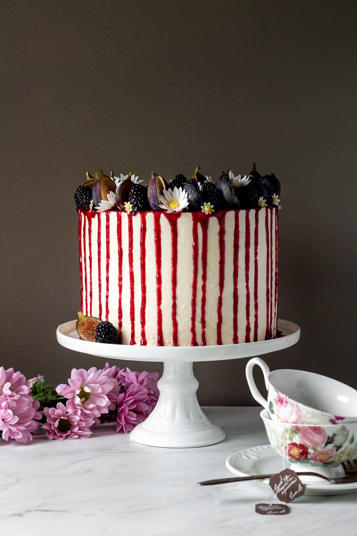 flourless chocolate fudge blackberry cake - Lovoni Walker